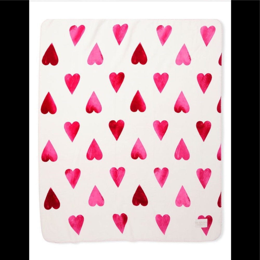 Victoria’s Secret Cozy Plush Fleece Heart Blanket NWT